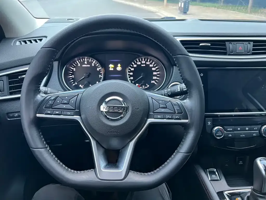 Nissan Qashqai — фото 2
