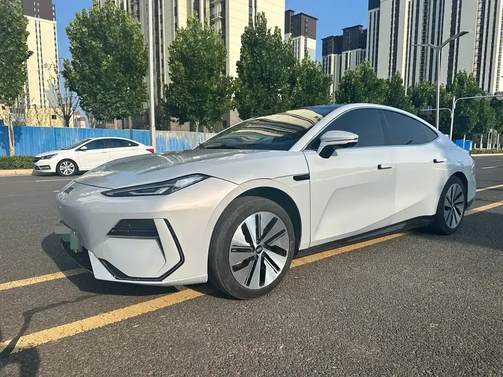 Geely Galaxy E8 — фото 1