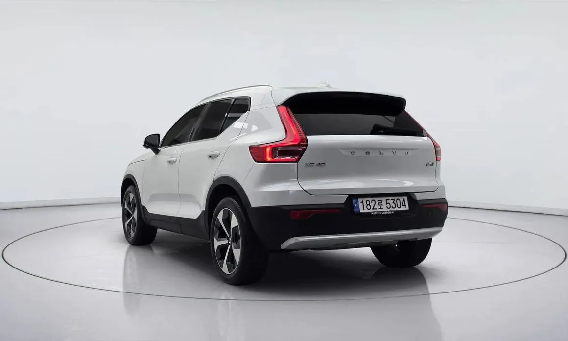 Volvo XC40 — фото 4