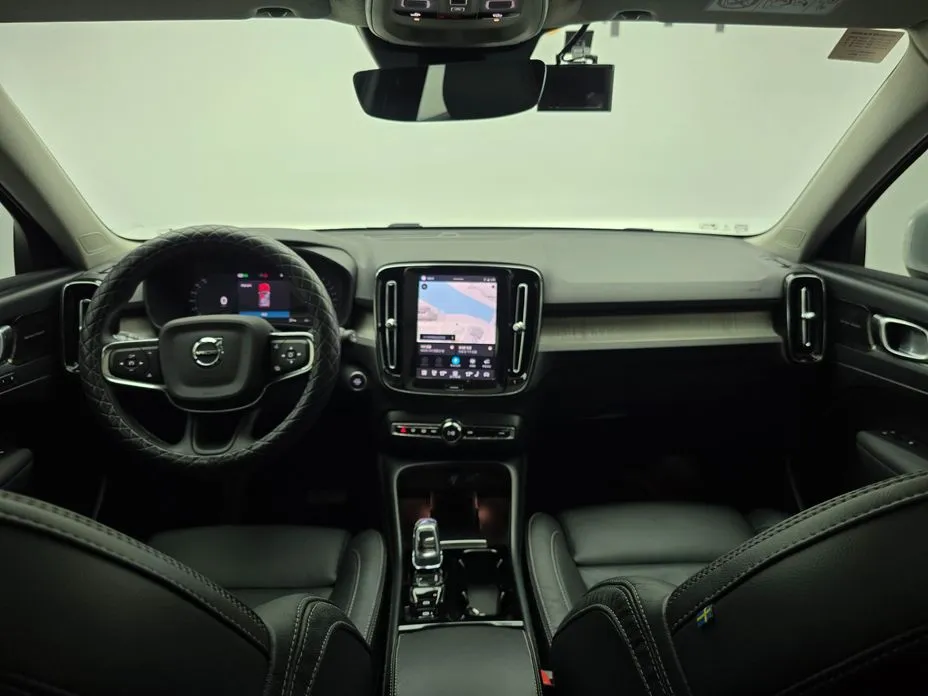 Volvo XC40 — фото 9