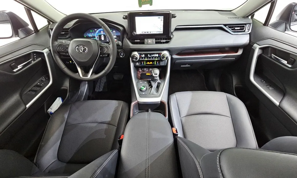 Toyota RAV4 — фото 5