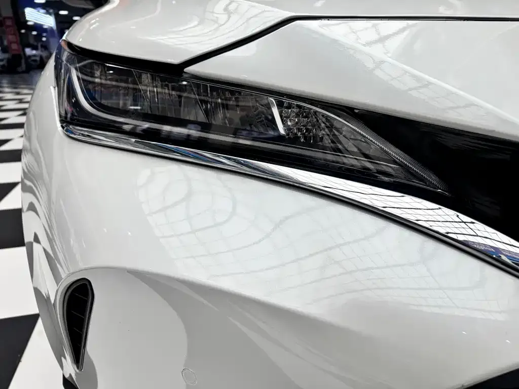 Toyota Harrier — фото 3