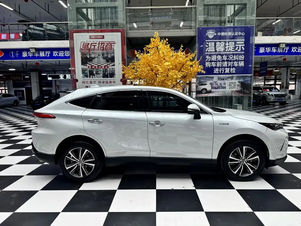 Toyota Harrier — фото 7