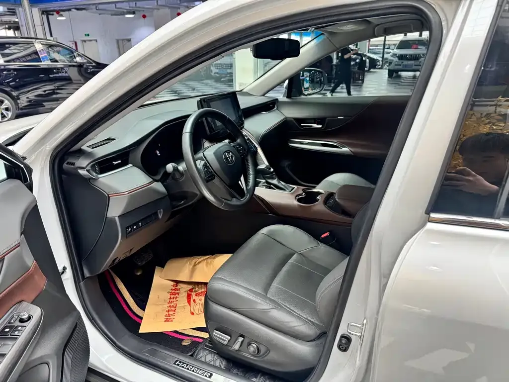 Toyota Harrier — фото 4