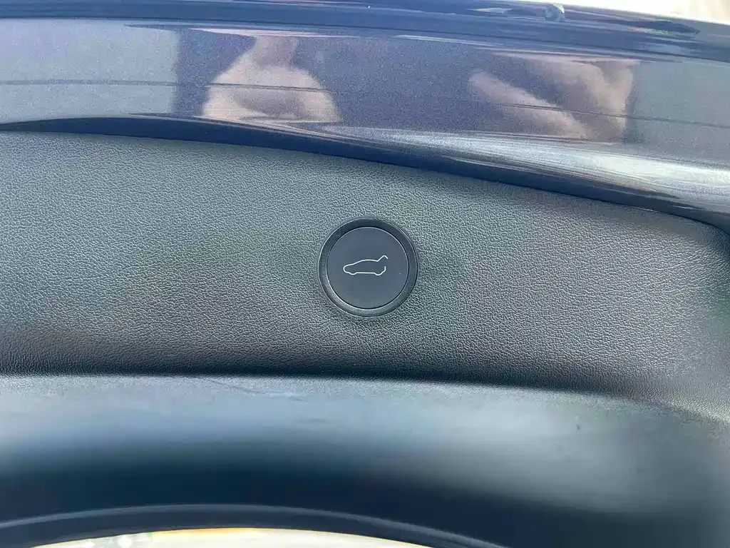 Tesla Model 3 — фото 9