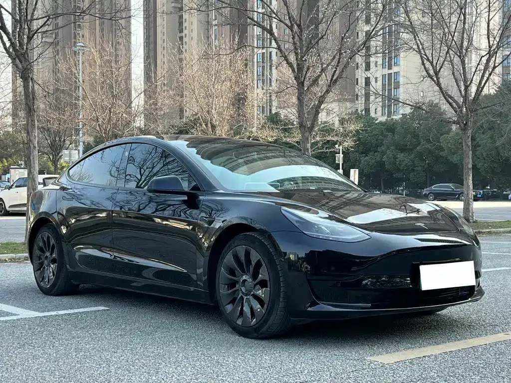 Tesla Model 3 — фото 8