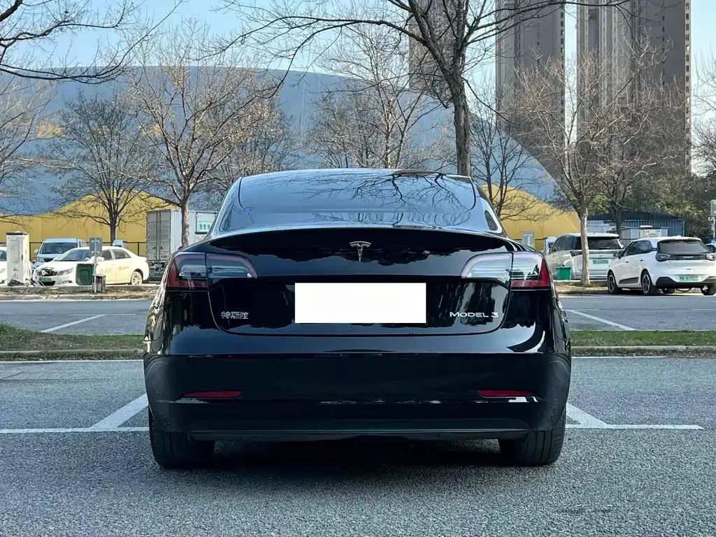 Tesla Model 3 — фото 7
