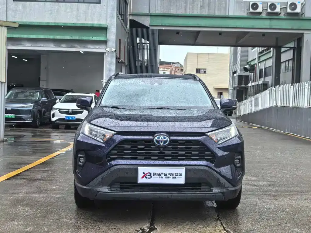 Toyota RAV4 — фото 4