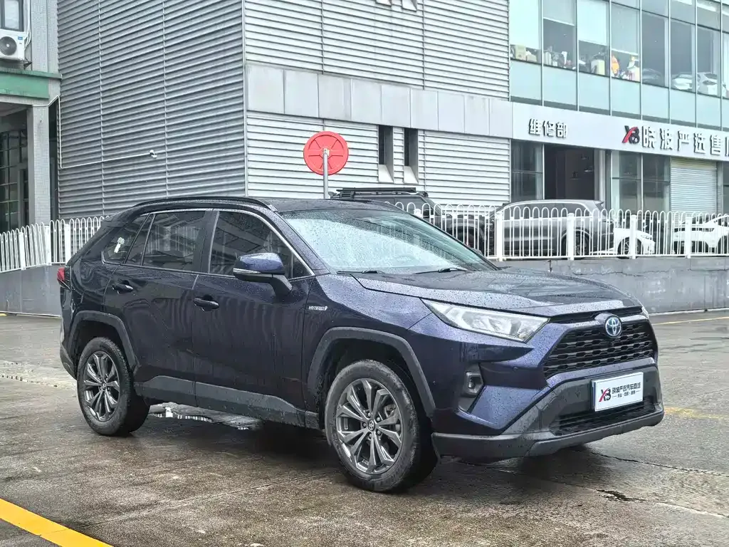 Toyota RAV4 — фото 10
