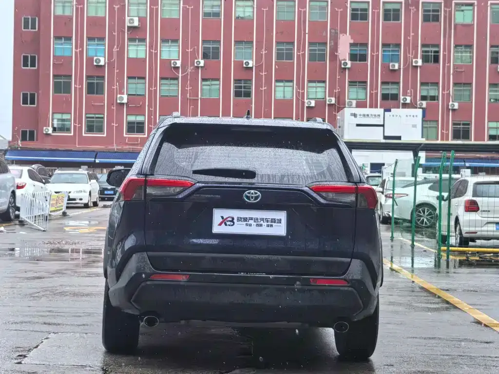 Toyota RAV4 — фото 2