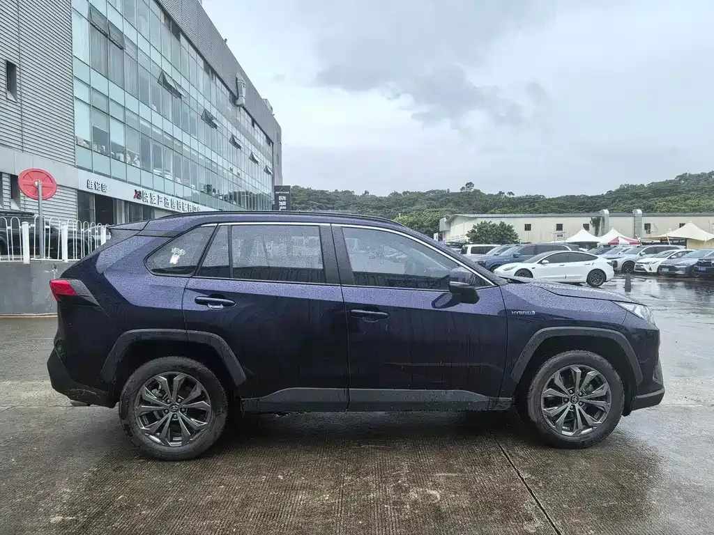 Toyota RAV4 — фото 9