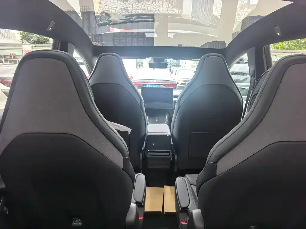Tesla Model Y L — фото 7