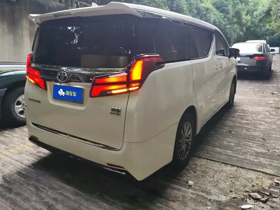 Toyota Alphard — фото 4