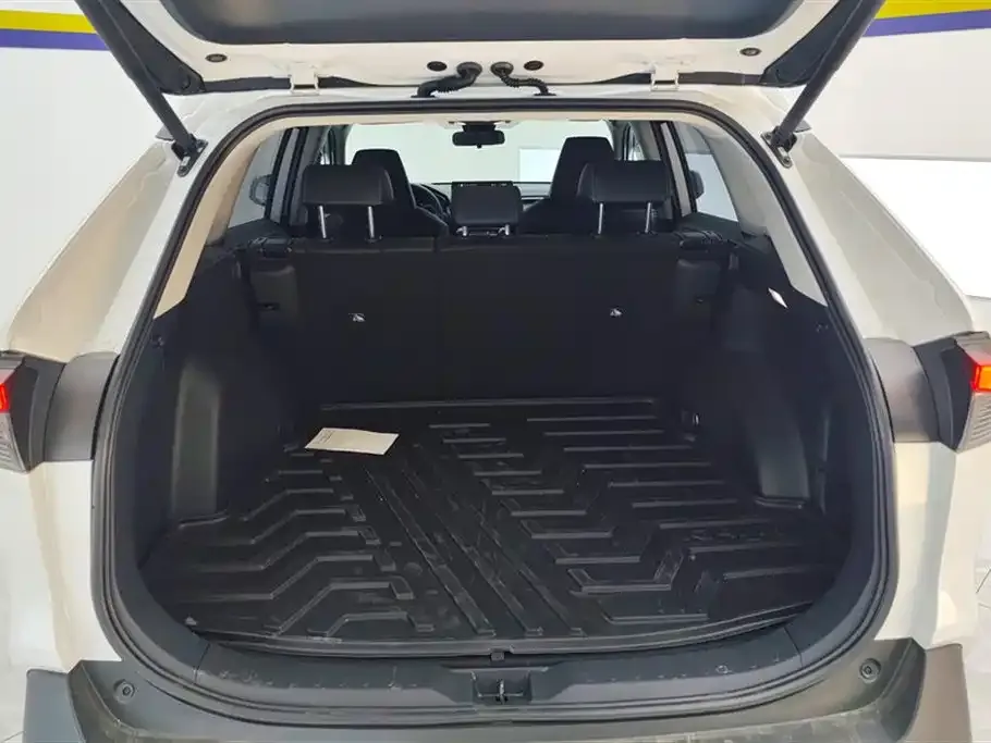 Toyota RAV4 — фото 9