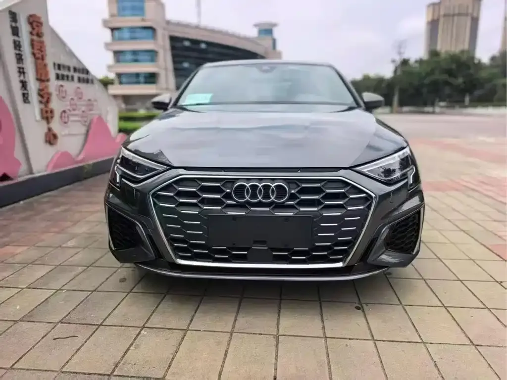 Audi A3 — фото 1