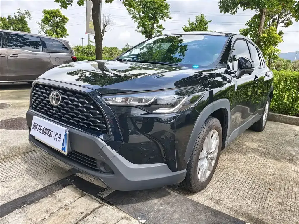 Toyota Corolla Cross — фото 1