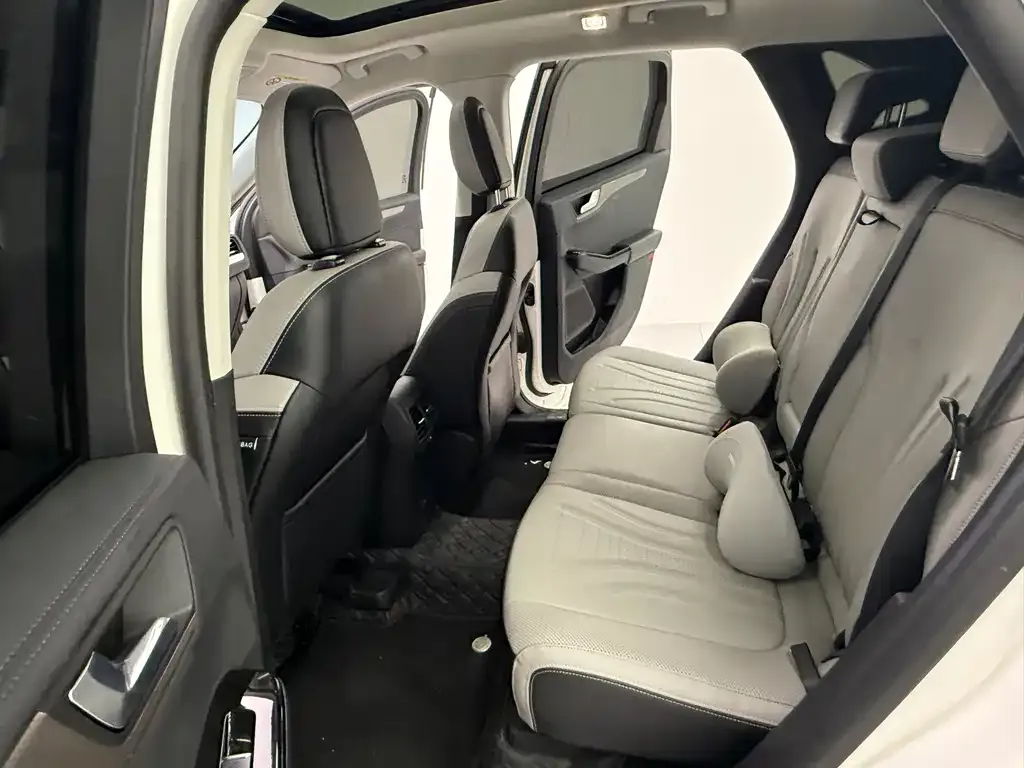 Ford Escape 2023 из CN, фото 3