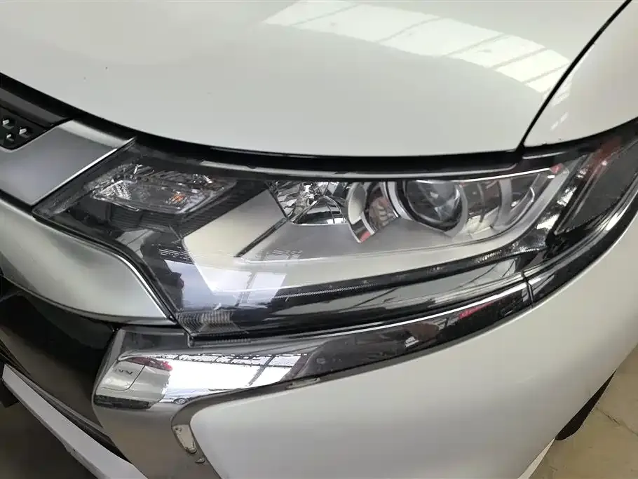 Mitsubishi Outlander — фото 6