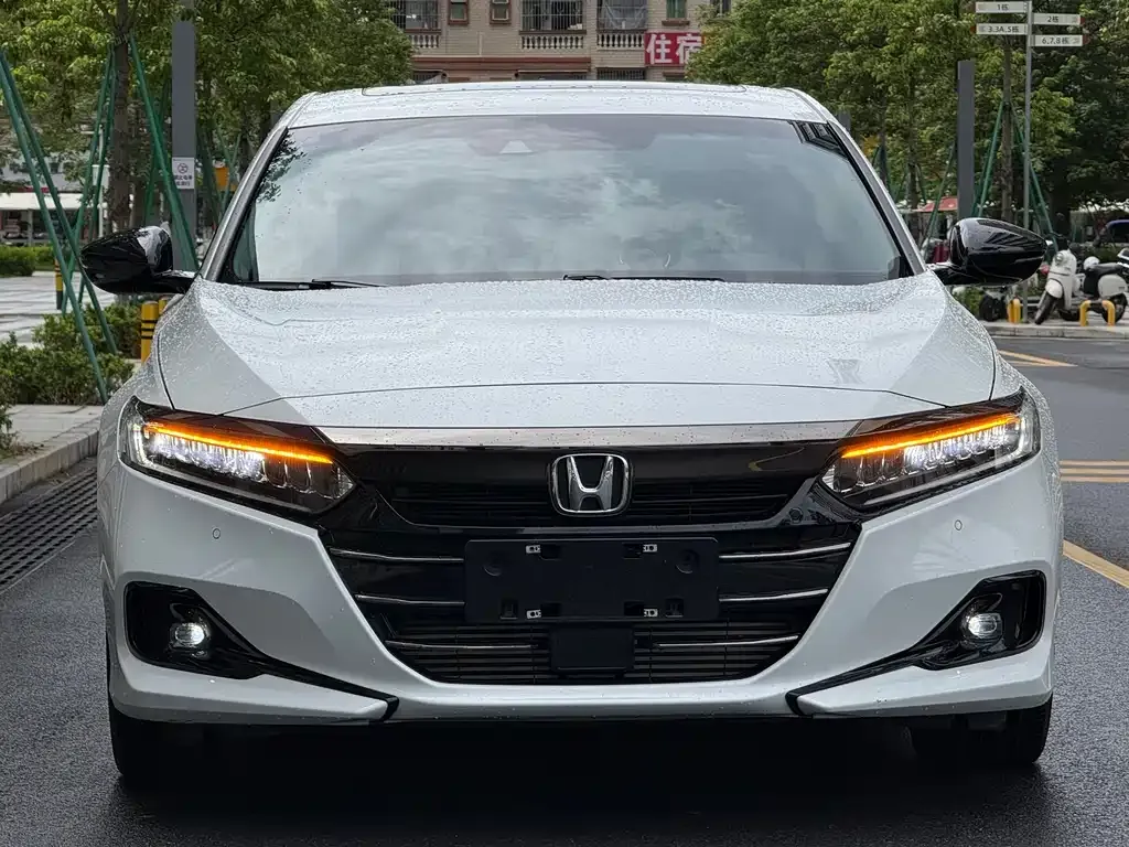 Honda Accord — фото 8