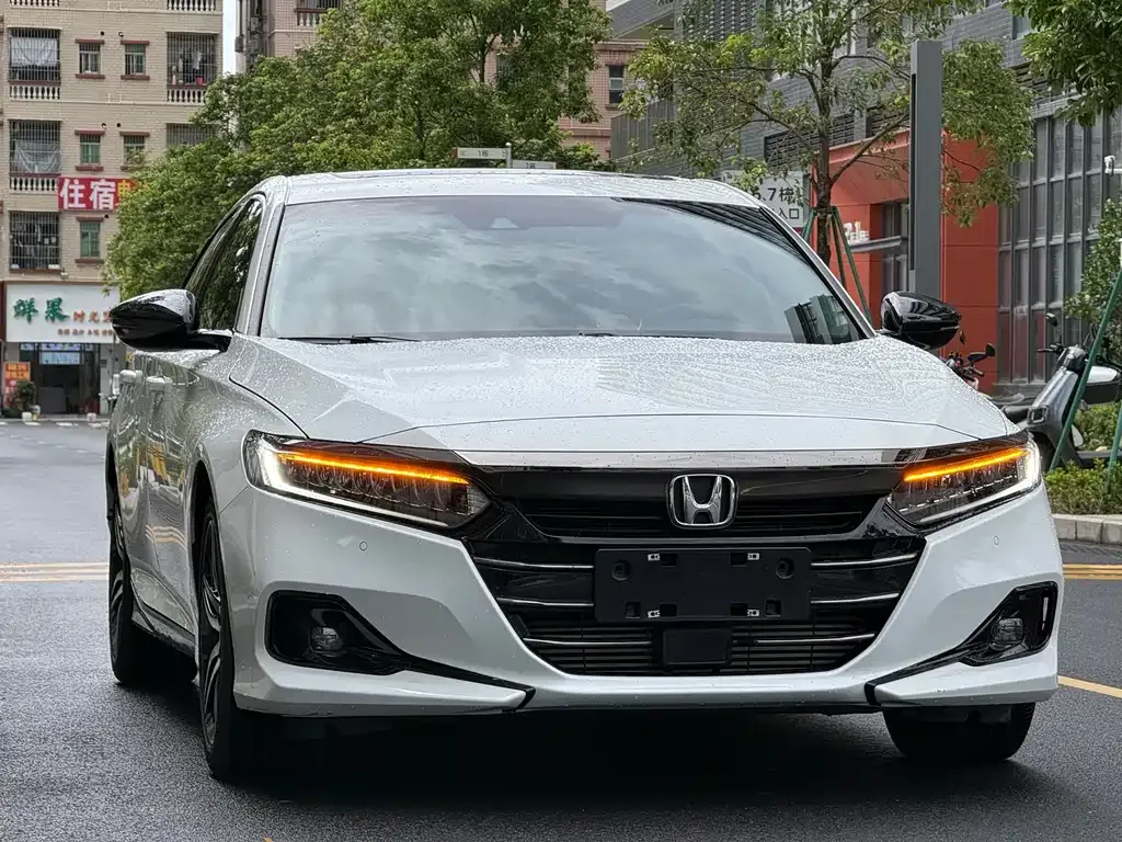 Honda Accord — фото 10