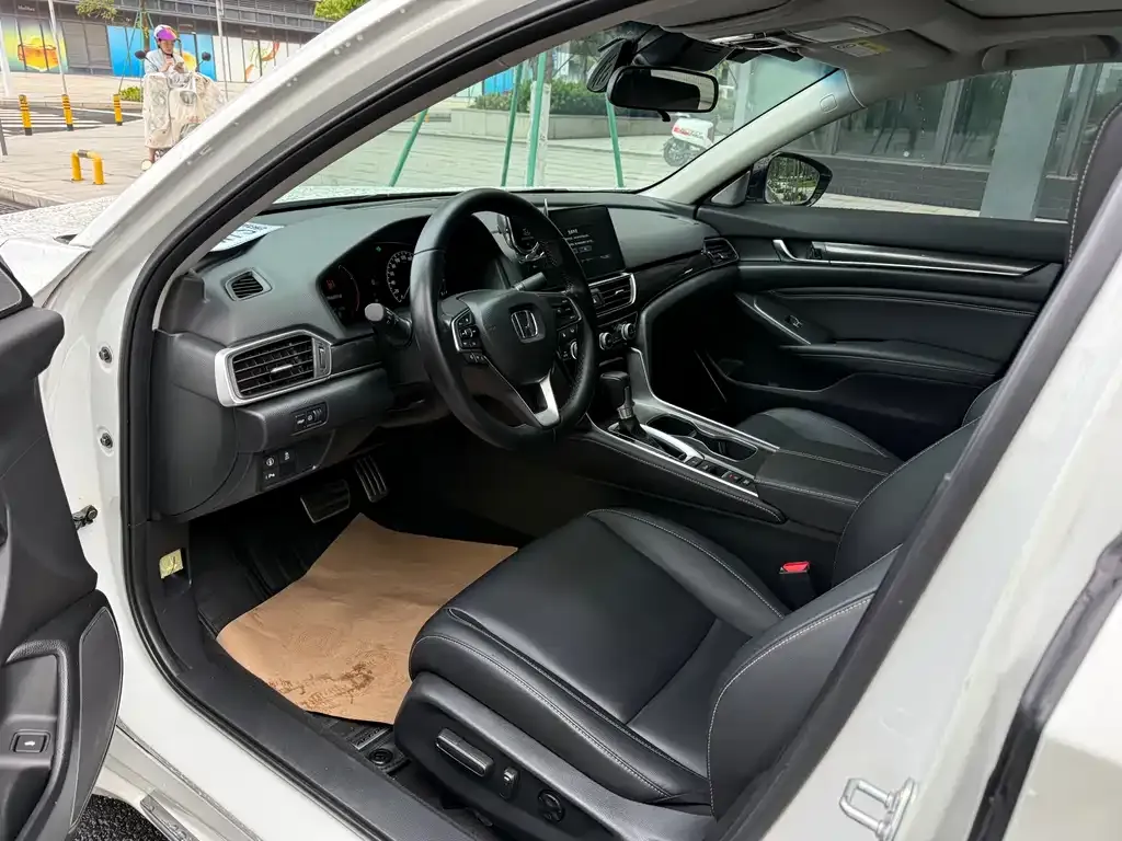 Honda Accord — фото 9