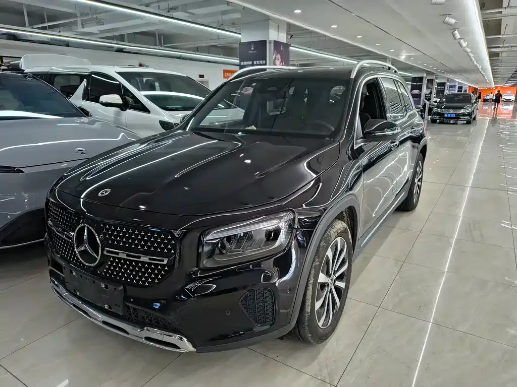 Mercedes-Benz GLB — фото 1