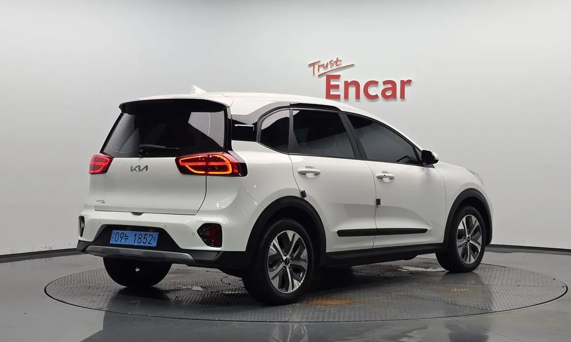 Kia Niro 2023 из KR, фото 2