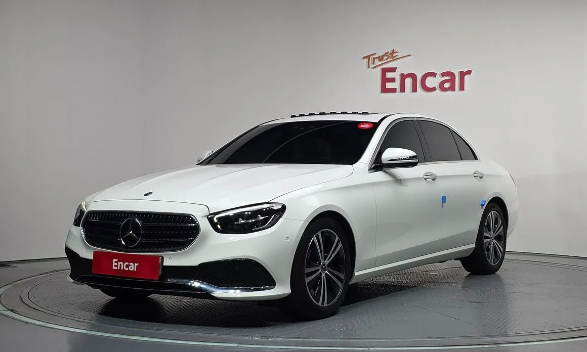 Mercedes-Benz E-Class — фото 1