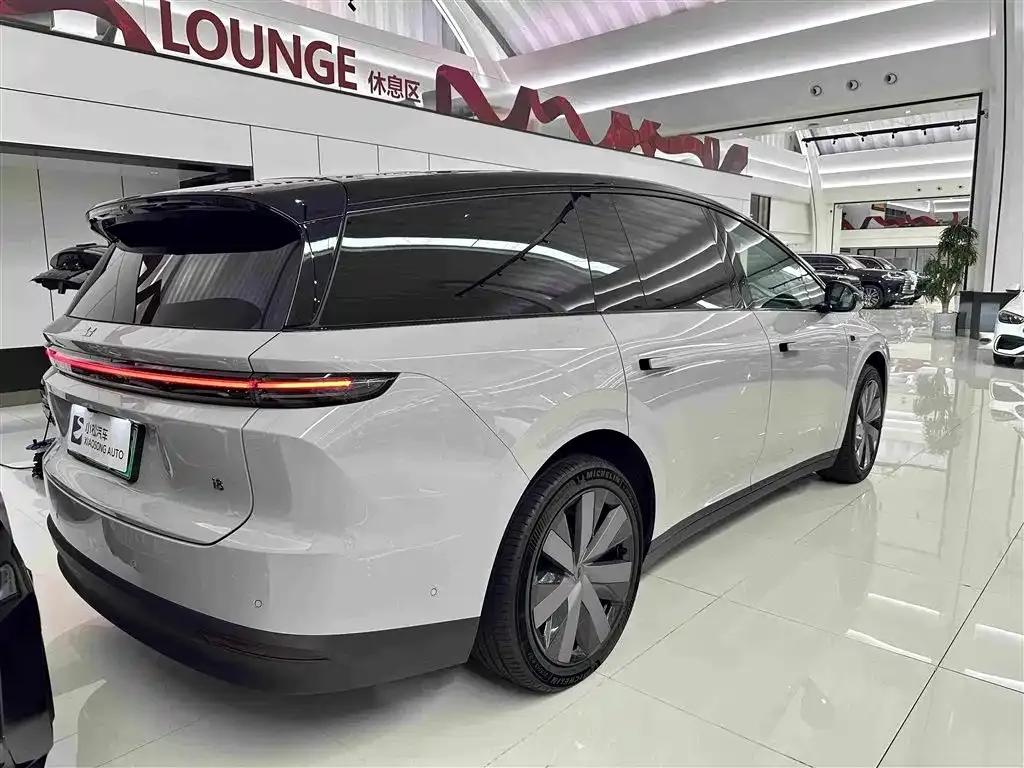 Li Auto i8 — фото 4