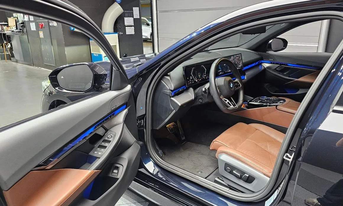 BMW 5-Series 2024 из KR, фото 10
