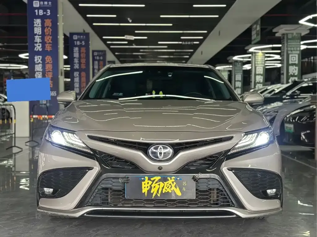 Toyota Camry — фото 9