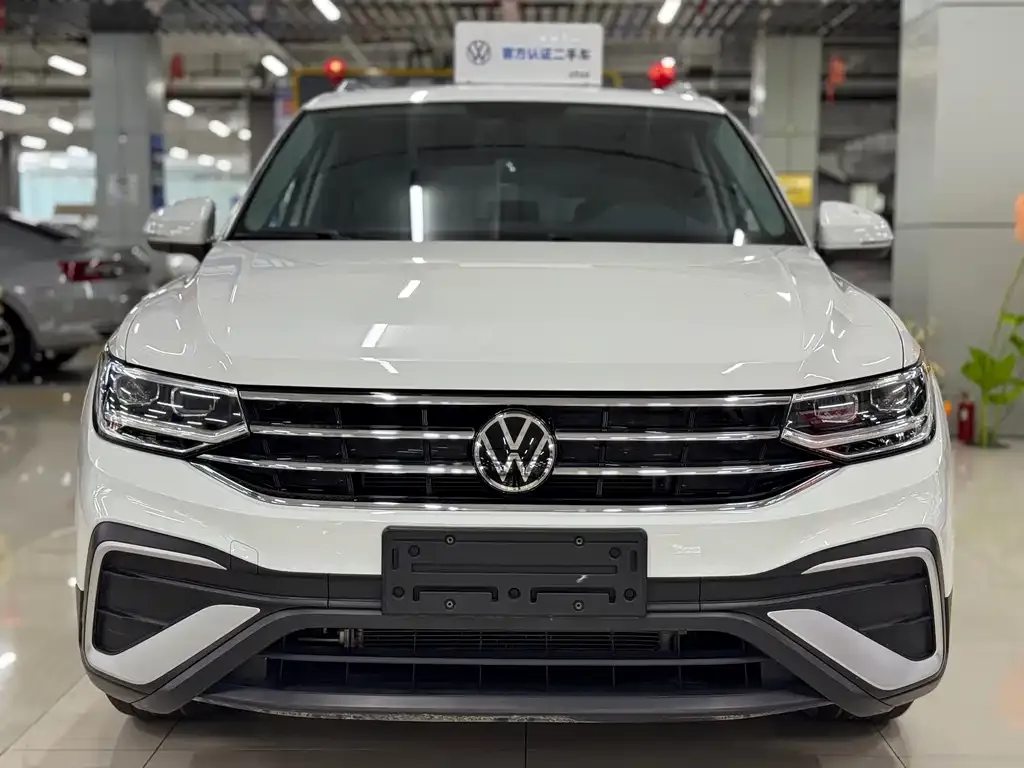 Volkswagen Tiguan L — фото 9