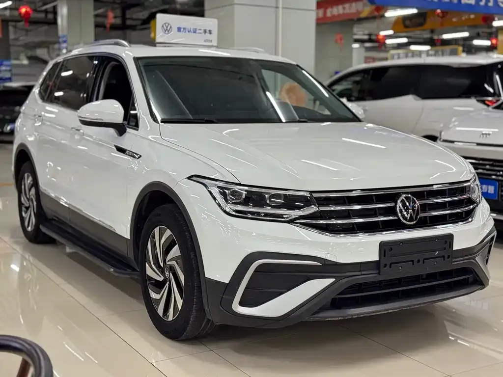 Volkswagen Tiguan L — фото 6