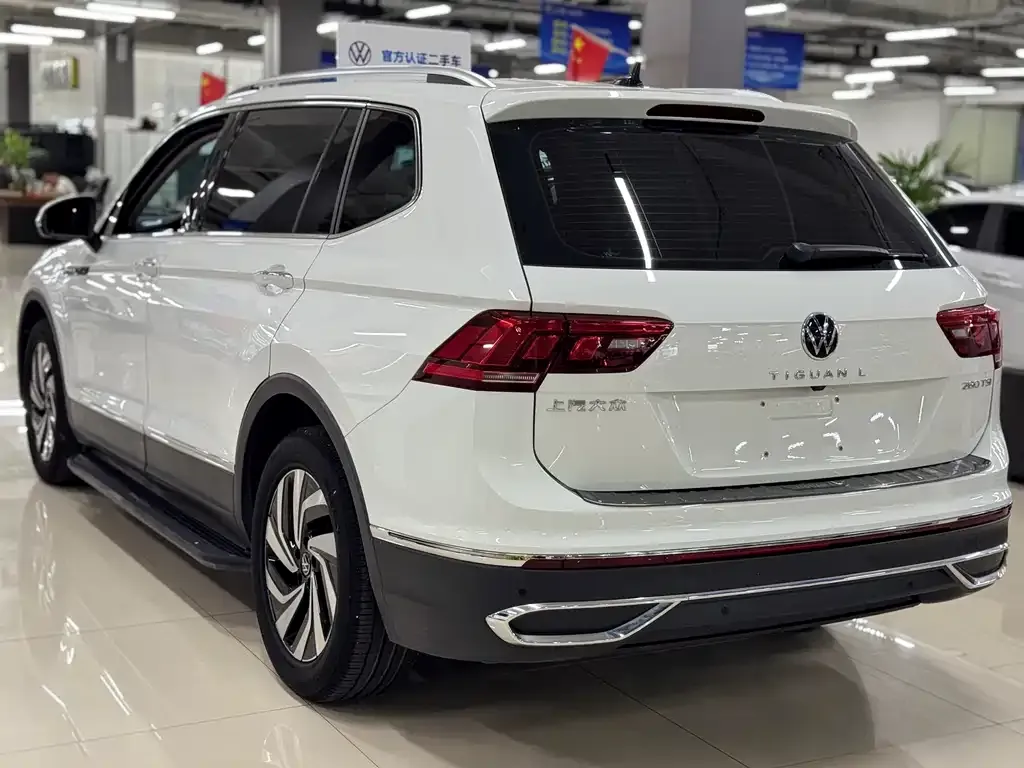 Volkswagen Tiguan L — фото 2