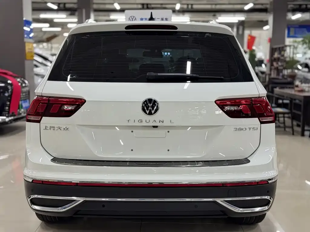 Volkswagen Tiguan L — фото 10