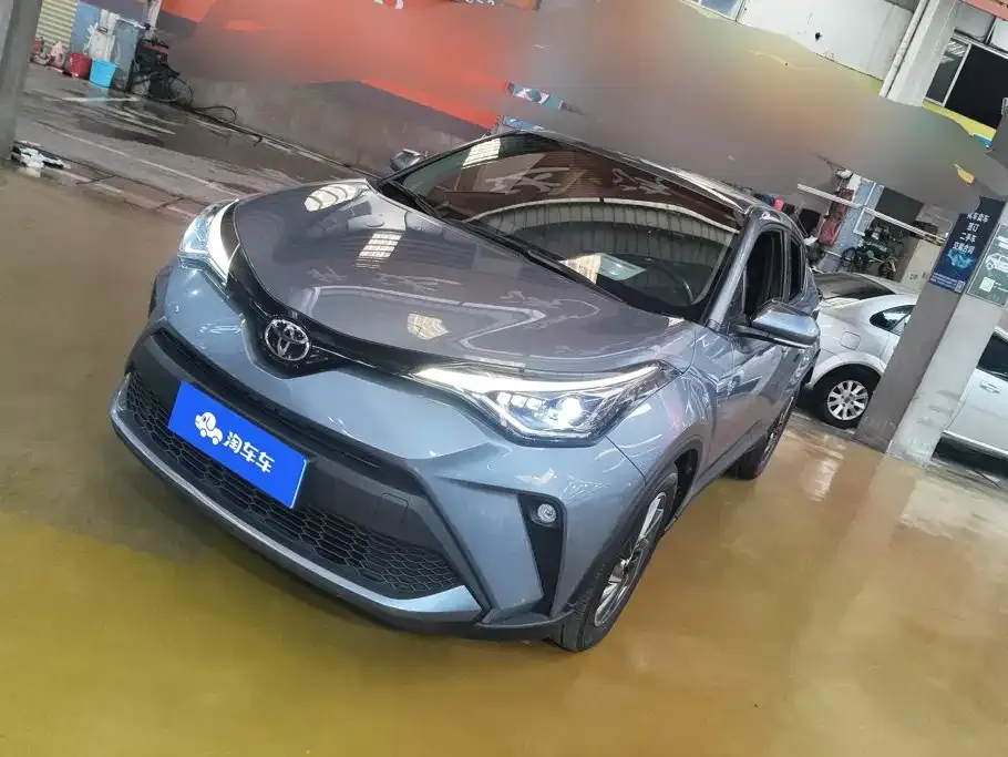 Toyota C-HR — фото 1