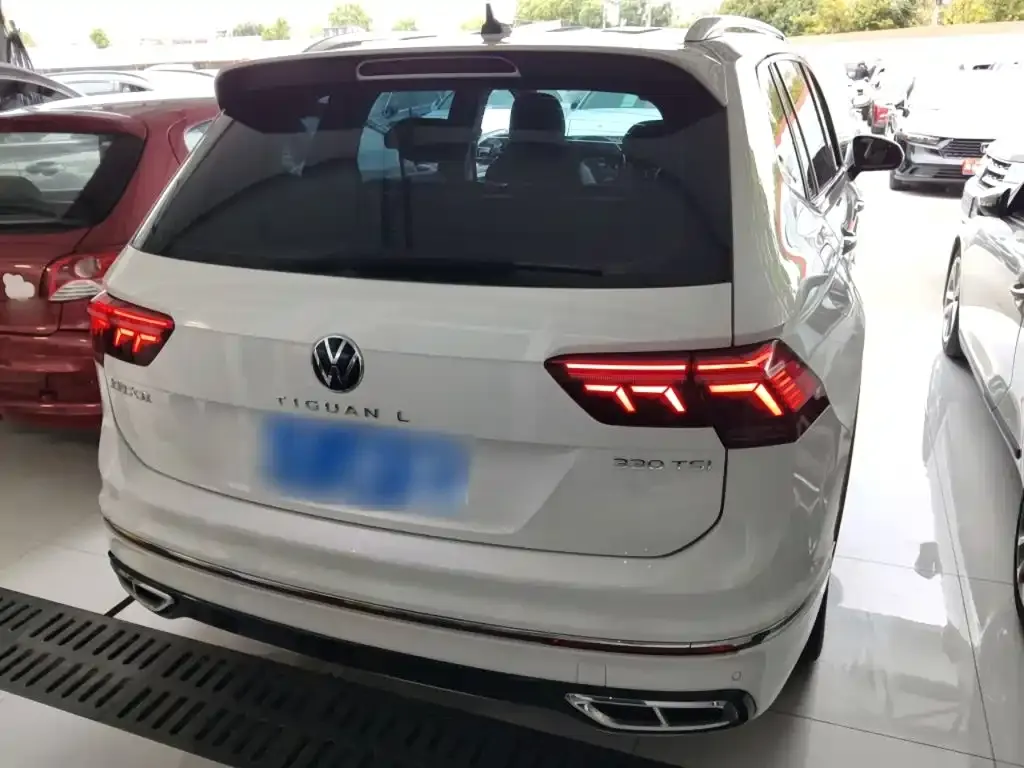 Volkswagen Tiguan L — фото 8