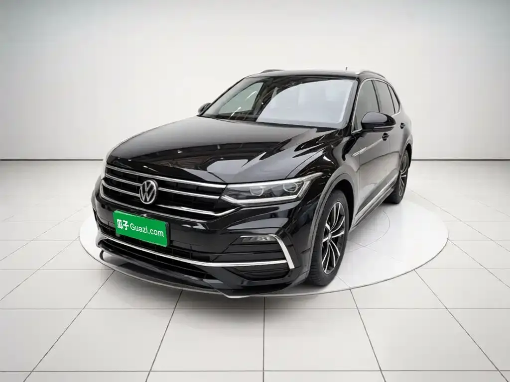Volkswagen Tiguan L — фото 1