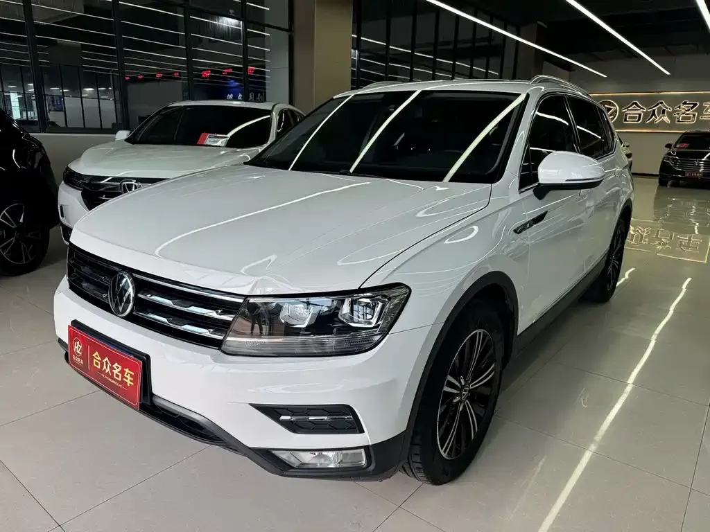 Volkswagen Tiguan L — фото 1
