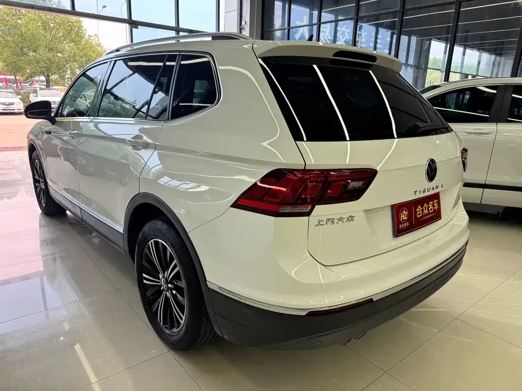 Volkswagen Tiguan L — фото 8