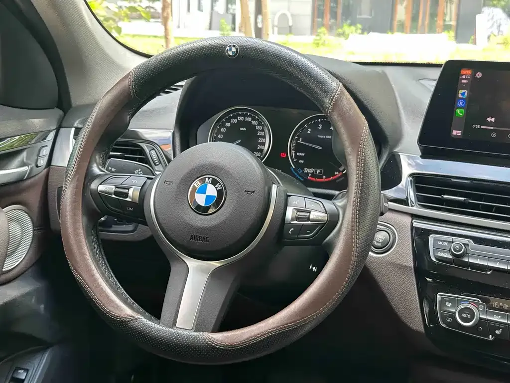 BMW X1 — фото 9