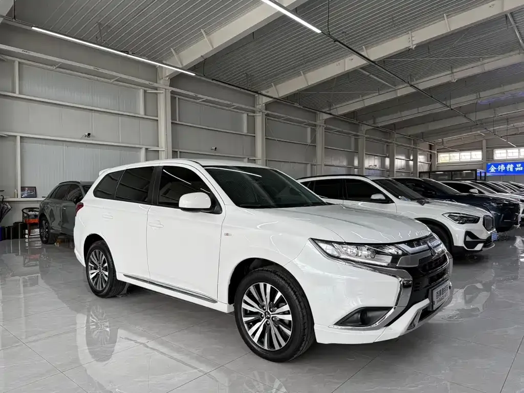 Mitsubishi Outlander — фото 5