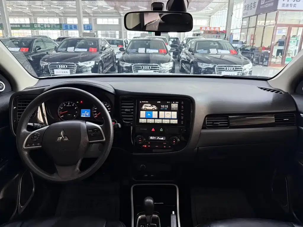 Mitsubishi Outlander — фото 10
