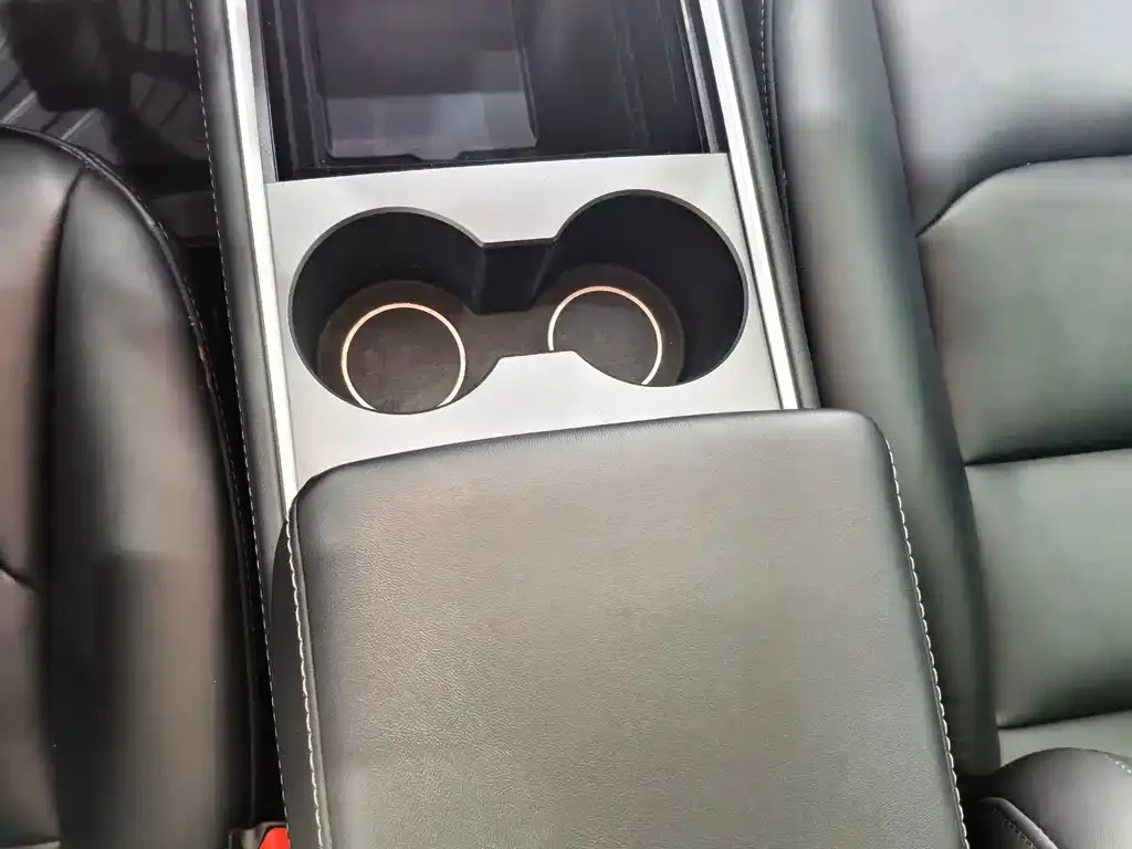 Tesla Model 3 — фото 2
