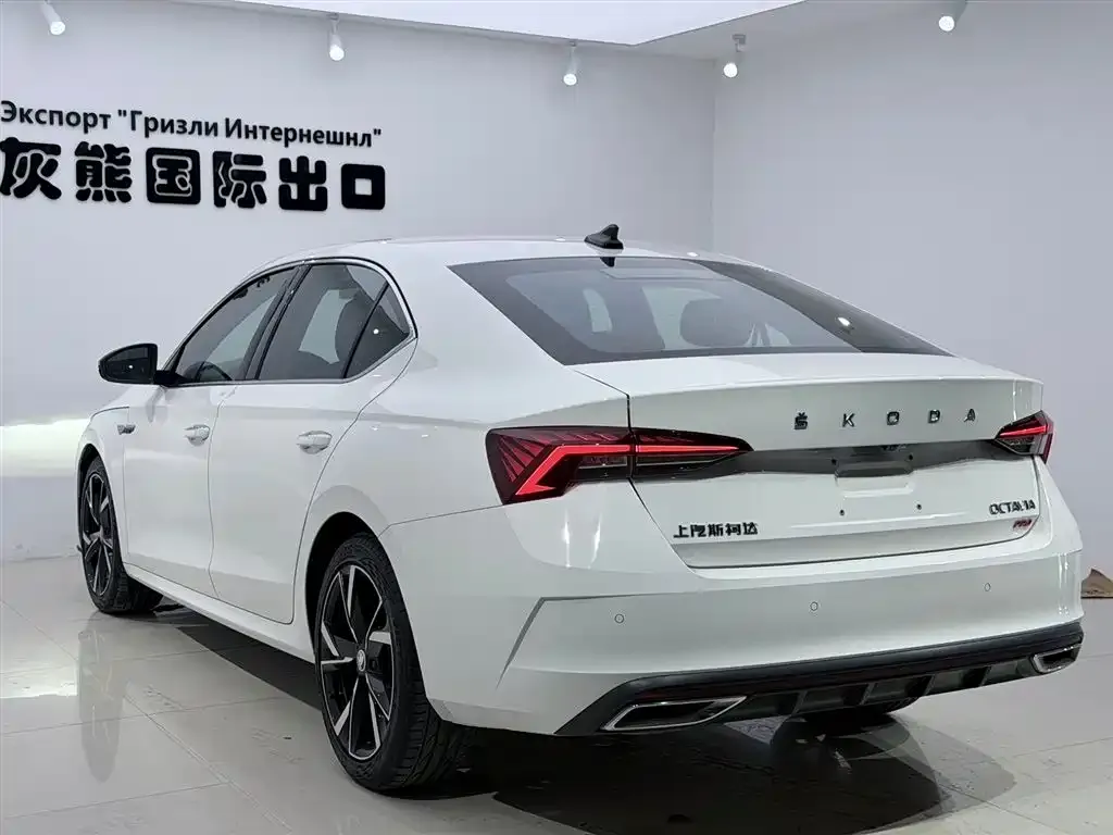 Skoda Octavia — фото 7