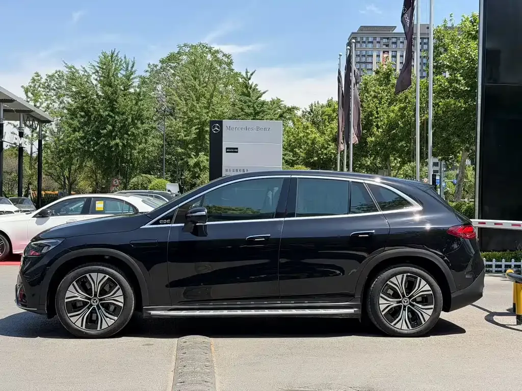 Mercedes-Benz EQE SUV — фото 9