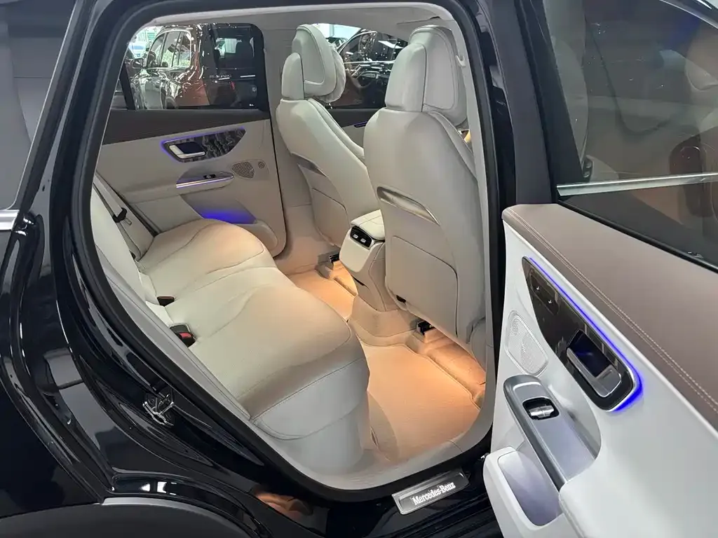 Mercedes-Benz EQE SUV — фото 4