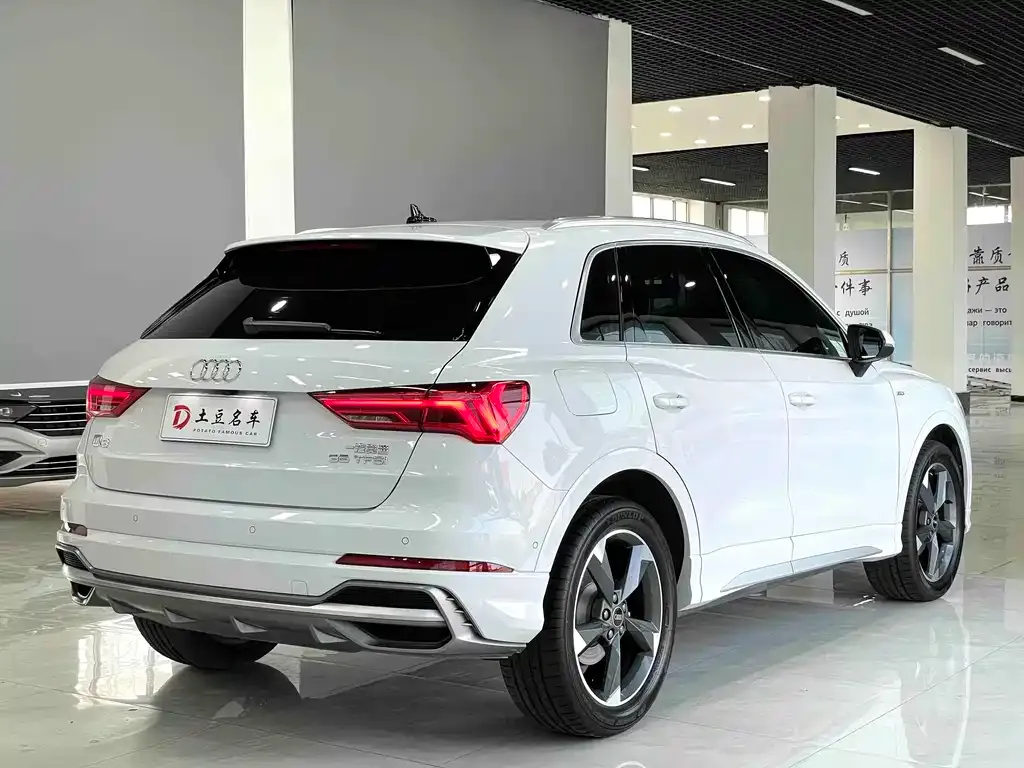 Audi Q3 — фото 10