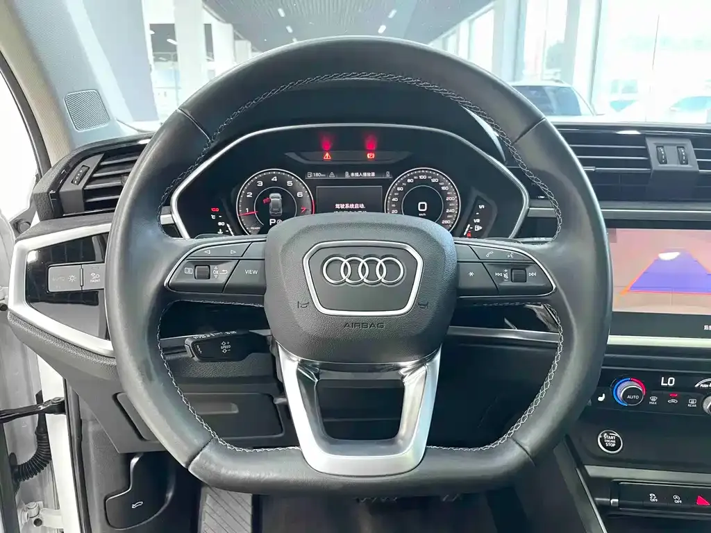 Audi Q3 — фото 3