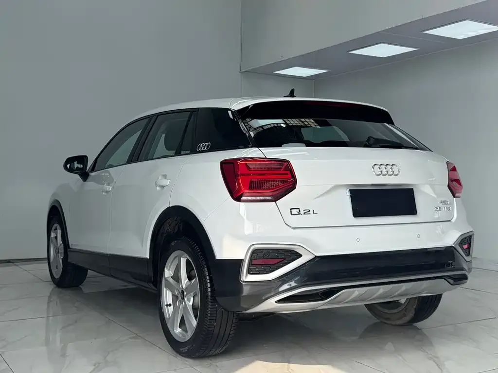 Audi Q2L — фото 2